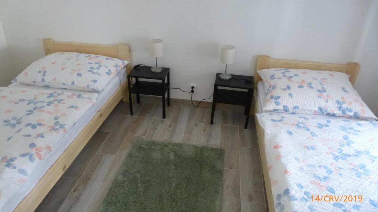 Penzion Sklar Novy Bor Bagian luar foto