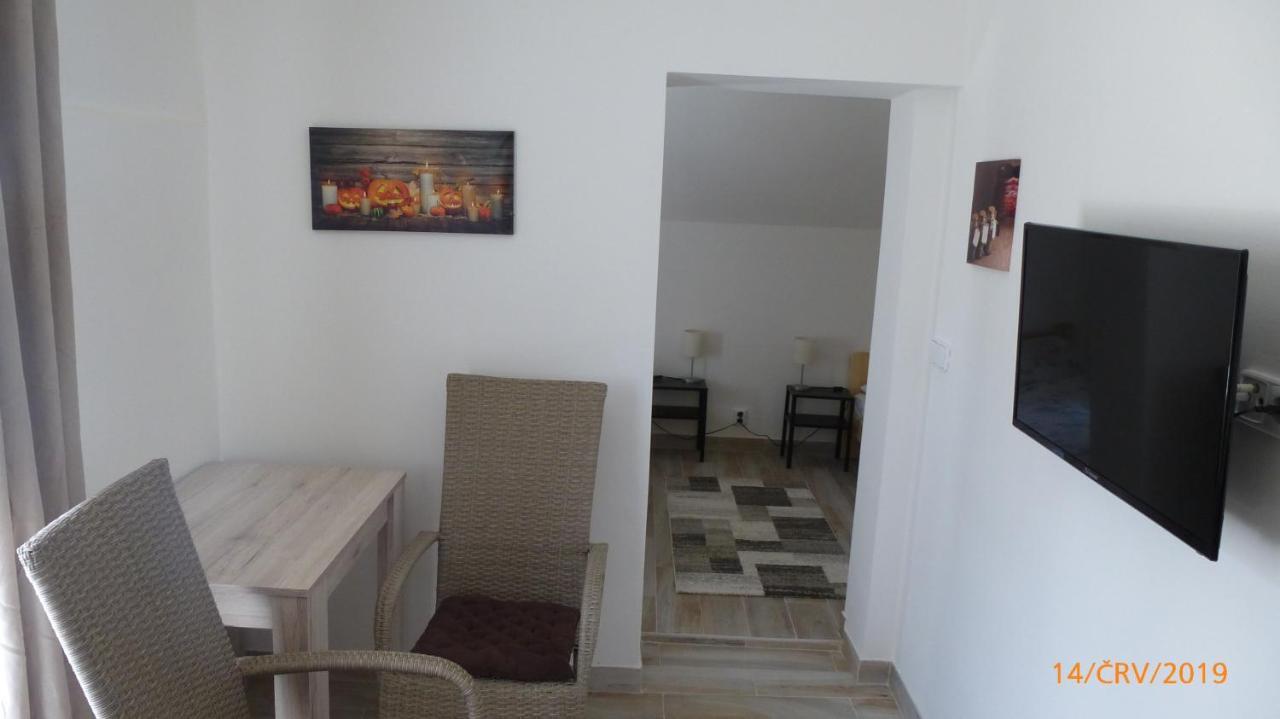 Penzion Sklar Novy Bor Bagian luar foto